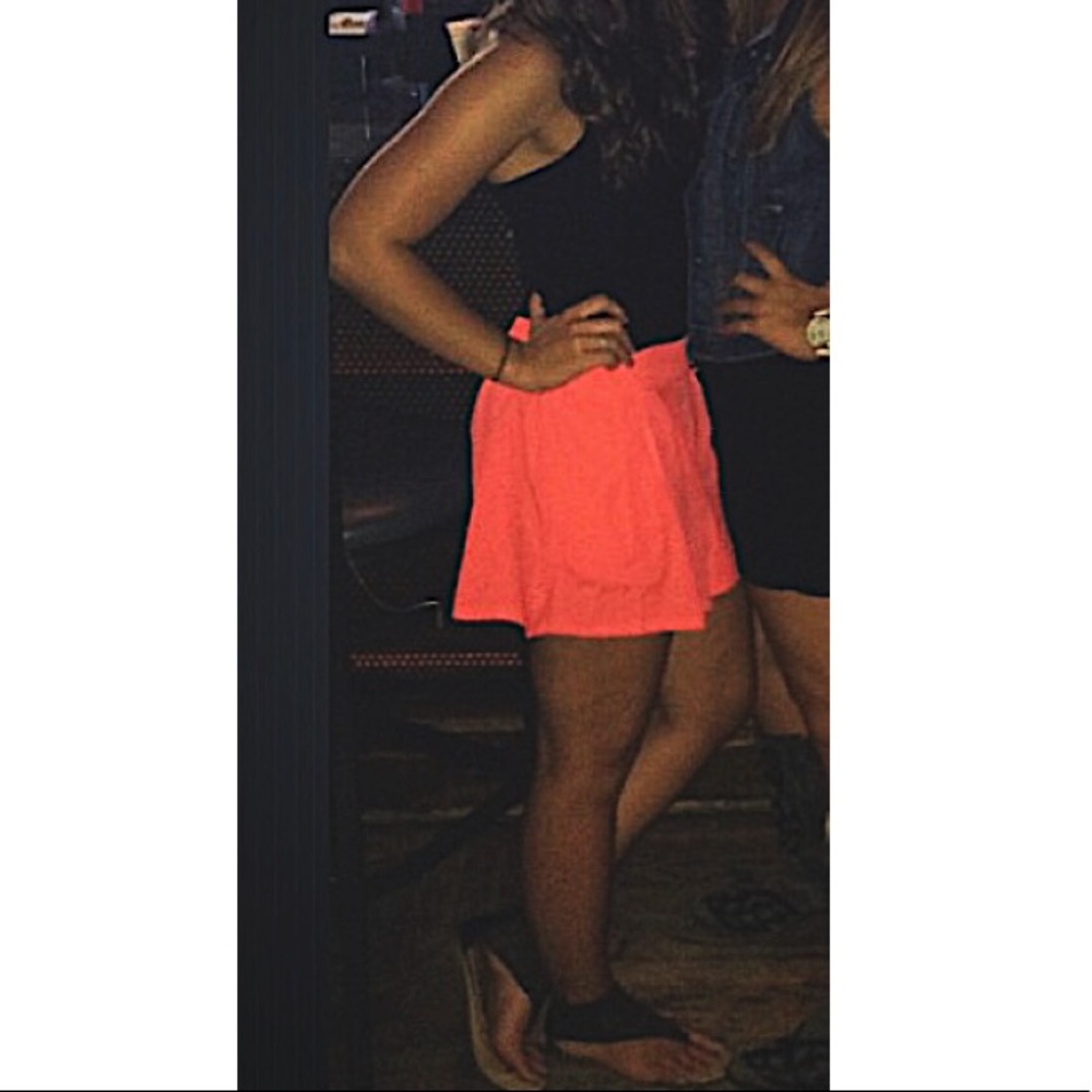 American Eagle Coral Wide Legged Flowy Shorts